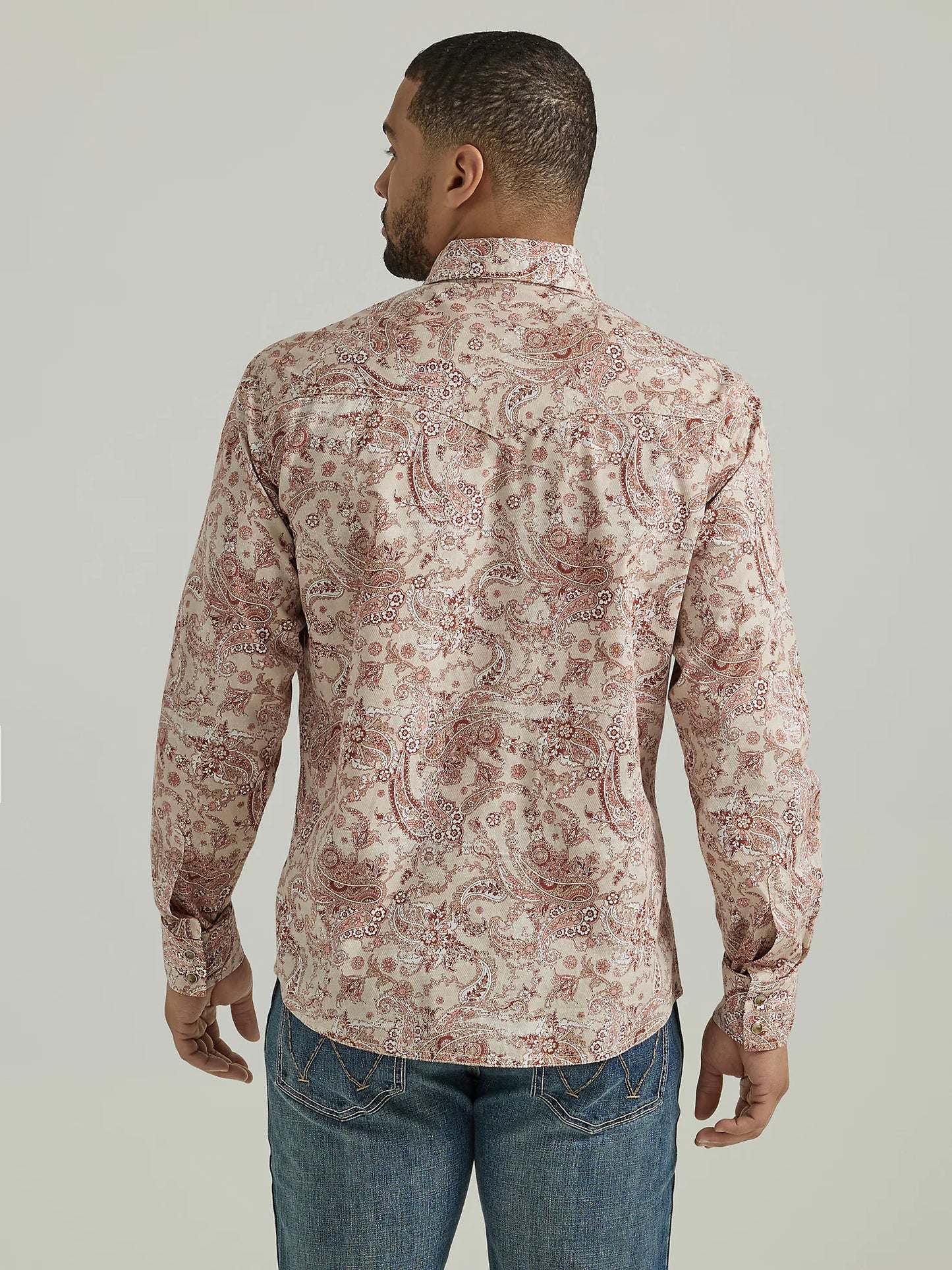 MEN'S WRANGLER RETRO PREMIUM WESTERN SNAP PRINT SHIRT IN PEACH PAISLEY