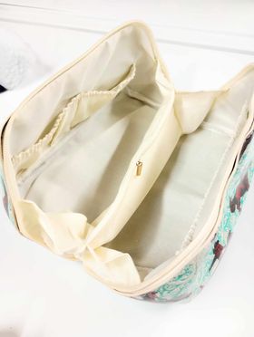EXPANDABLE MAKEUP BAG