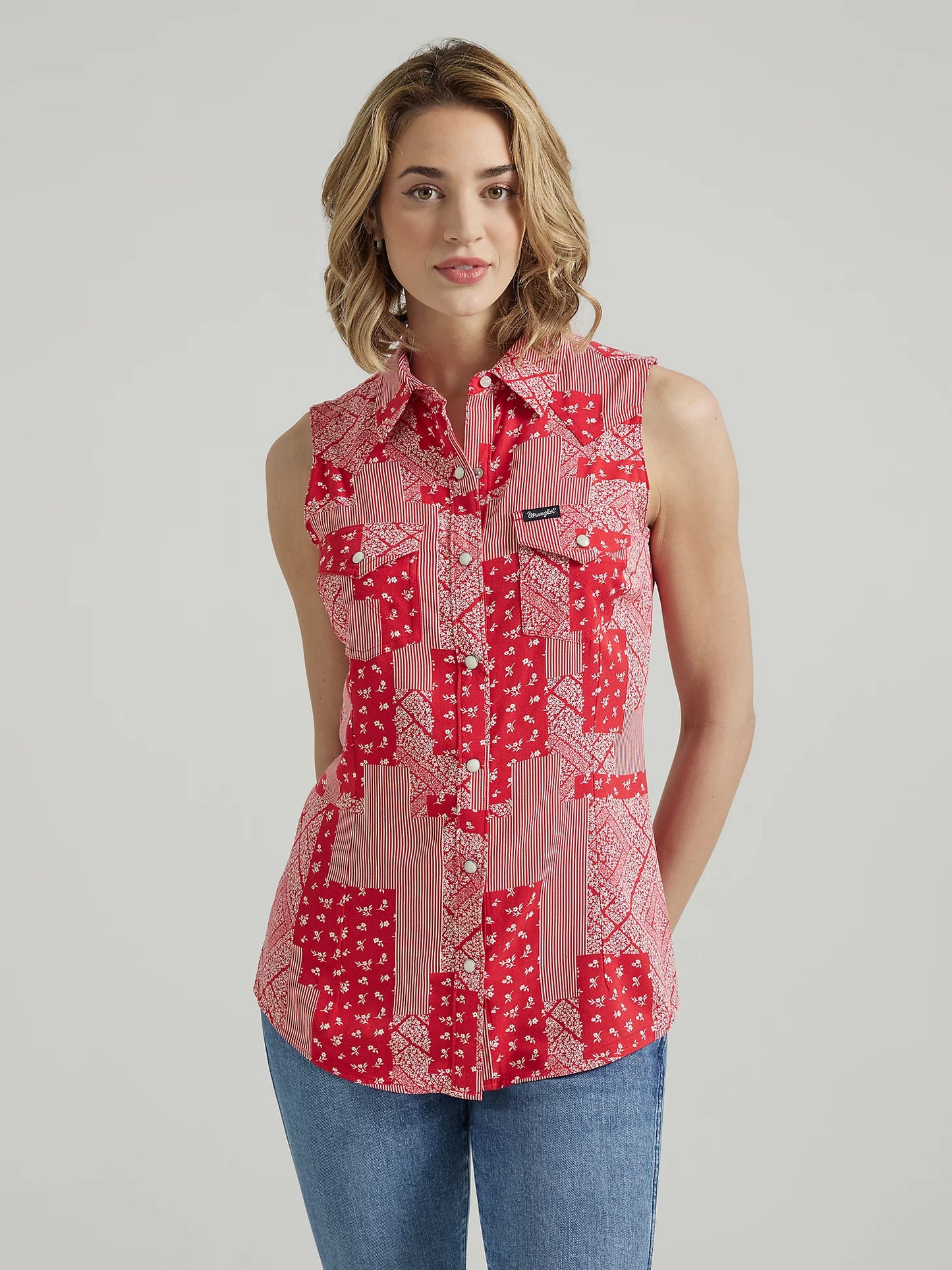 WOMEN'S WRANGLER RETRO® SLEEVELESS PRINT WESTERN SNAP TOP IN CHERRY RED